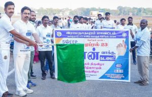 ராமநாதபுரம் ஆட்சியர் அலுவலக வளாகதில், 100 சதம் வாக்களிப்பதற்கு விழிப்புணர்வு ஏற்படுத்திடும் விதமாக நடைபெற்ற வாக்கத்தான் பேரணியை, மாவட்ட ஆட்சித் தலைவர்  கொடியசைத்து துவக்கி வைத்தார்…