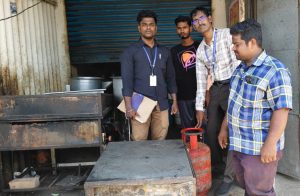 மீஞ்சூரில், வணிக வளாகத்தில் பயன்படுத்திய வீட்டு உபயோக சிலிண்டர்களை பொன்னேரி வட்ட வழங்கல் துறையினர் பறிமுதல்…