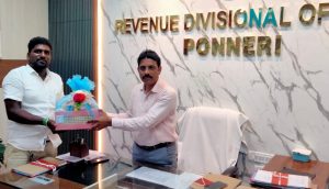 பொன்னேரியில், சட்டமன்ற தேர்தலை மிக சிறப்பாக நடத்தி கொடுத்த, வருவாய்த்துறை அதிகாரிகளுக்கு, தா.வெ.க நிர்வாகிகள் நன்றி தெரிவித்தனர்…