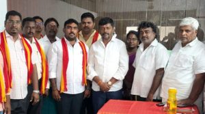 கிருஷ்ணகிரியில், மாற்று கட்சியினர், த.வெ.க கட்சியில்  மத்திய மாவட்ட செயலாளர் சுரேஷ் தலைமையில்,  இணைந்தனர்…