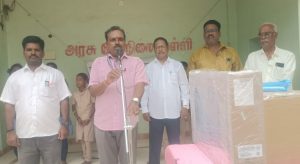 மேல்பட்டி அரசு மேல்நிலைப்பள்ளி மாணவ மாணவிகளுக்கு கணினி வழங்கிய, நாவிதம்பட்டி டி. கோபி அவருடைய தந்தை ஜி.தீர்த்தகிரி…