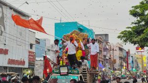 பரமக்குடியில் விநாயகர் சதுர்த்தி கொண்டாட்டம் கோலாகலம் – 70 -க்கும் மேற்பட்ட விநாயகர் சிலைகள் ஊர்வலமாக ‌எடுத்துச் சென்று வைகை ஆற்றில் கரைக்கப்பட்டது …