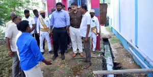 ராமநாதபுரம், திருவாடானை ஊராட்சி ஒன்றியங்களில் குடிநீர் குழாய் பதிக்கும் பணி , பல்வேறு வளர்ச்சித் திட்டப் பணிகளை  மாவட்ட ஆட்சித்தலைவர் மா.சிவகுரு பிரபாகரன் பார்வையிட்டு ஆய்வு …