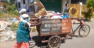 சோழவந்தான் அருகே இரும்பாடி ஊராட்சியில் வாகனம் இல்லாததால் 3 கிலோமீட்டர் தூரம் குப்பை வண்டியை தள்ளி செல்லும் ஊராட்சி பணியாளர்கள்குப்பை வாகனம் வழங்க கோரிக்கை…
