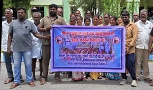 கிருஷ்ணகிரி அருகே, குறிஞ்சி நகர் பகுதியில் இயங்கி வரும் டாஸ்மாக் கடையை அகற்றக்கோரி பெண்கள் உள்ளிட்ட கிராம மக்கள் மாவட்ட ஆட்சியரிடம் கோரிக்கை மனுவினைக் கொடுத்தனர்…