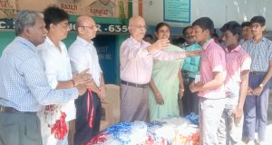 கிருஷ்ணகிரி மாவட்டம், ஒரு நாள் ஒரு உதவி என்ற திட்டத்தின் கீழ் மூதறிஞர் ராஜாஜி அவர்கள் படித்த பள்ளியில் படிக்கும் ஆயிரம் மாணவர்களுக்கு தமிழகத்தில் முதல் முறையாக அடையாள அட்டைகள் வழங்கும் விழா மற்றும் இயற்கை அன்னையை பாதுகாக்கும் விதமாக கடிதம் எழுதும் நிகழ்ச்சி நடைபெற்றது…