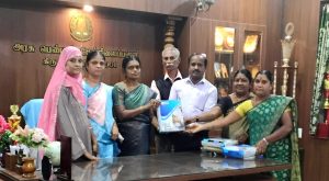 கிருஷ்ணகிரியில் பத்திரிகையாளர் குடும்பத்தின் சார்பில் அரசு பெண்கள் மேல்நிலை பள்ளி மாணவிகளுக்கு, உயர்கல்விக்கு வழிகாட்டும் புத்தகங்கள் வழங்கப்பட்டது…