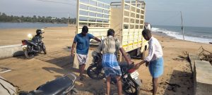 திருவள்ளூர் மாவட்டம், பழவேற்காடு அருகே, கடல் சீற்றத்தால், கருங்காலி முகத்துவாரத்தில் மீண்டும் மணல் தூர்ந்ததால் வாகன ஓட்டிகள் சிரமம்…