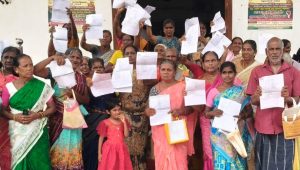 கடம்பத்தூர் ஒன்றியம், திருப்பந்தியூர் ஊராட்சியில்,  நூறு நாள் வேலை திட்டத்தில் மூன்று மாதங்களாக கூலி வழங்காததை கண்டித்து, வட்டார வளர்ச்சி அலுவலகத்தை பெண்கள் முற்றுகையிட்டனர்…
