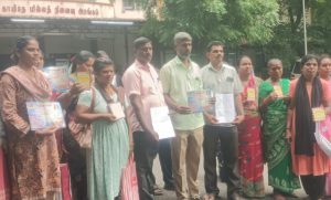 காட்பாடியில், பொங்கல், தீபாவளி பட்டாசு சீட்டு நடத்தி பொதுமக்கள் பணத்தை பல லட்சம் ஏமாற்றியவர்கள் மீது வேலூர் மாவட்ட ஆட்சியரிடம் புகார் மனு