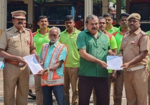திருச்சிராப்பள்ளி மாவட்ட தீயணைப்பு துறை மூலமாக, தீ விபத்தில்லா தீபாவளி விழிப்புணர்வு துண்டுப் பிரசுரம் வழங்கும் நிகிழ்வு…